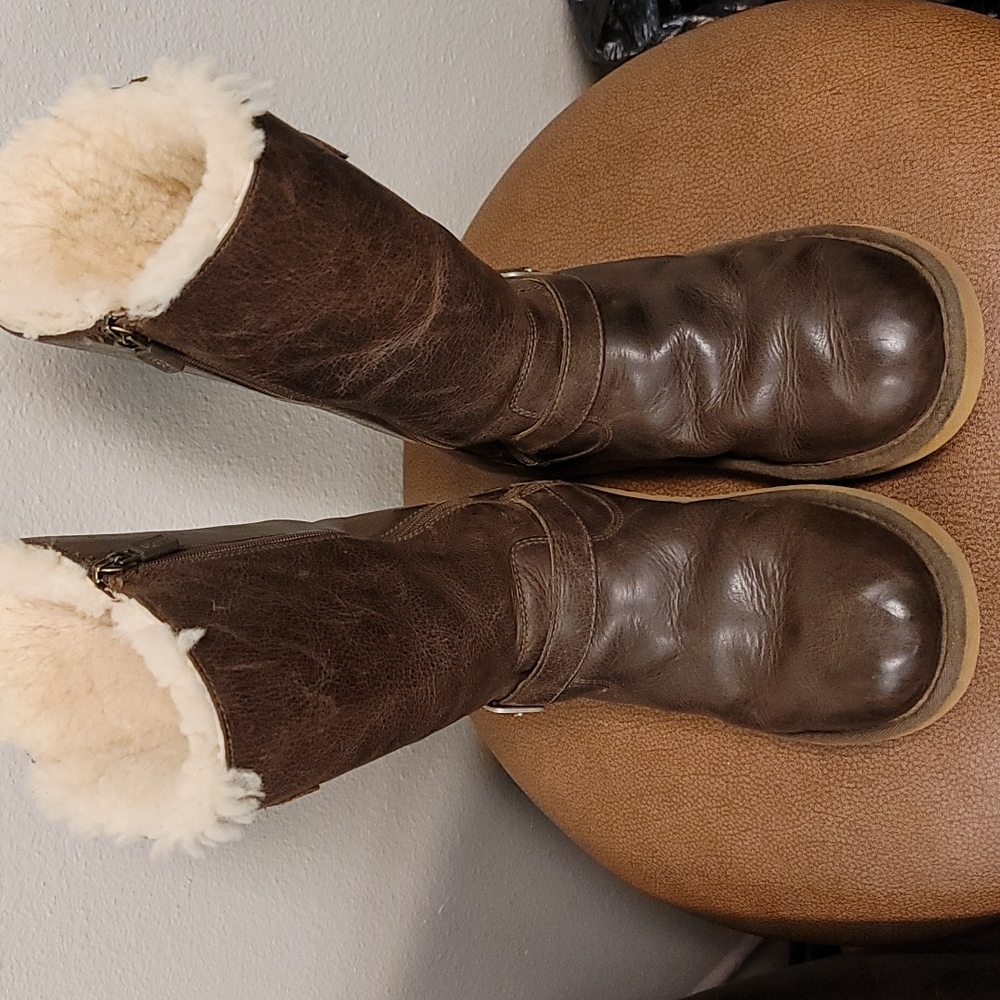 👢Authentic UGG Leather Boots - Picture 16 of 17